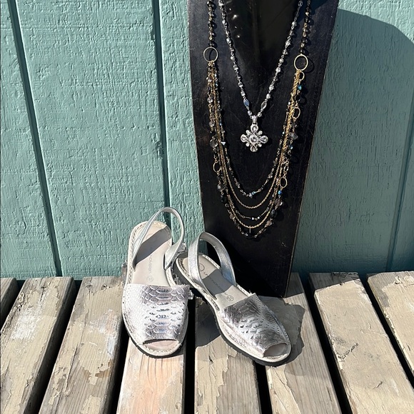 Unity in Diversity Silver Sandals reptile print - Picture 2 of 12
